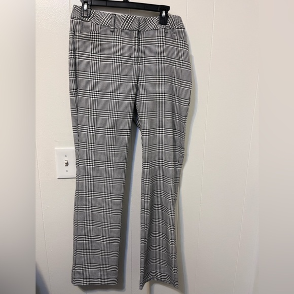 EXPRESS - Picture 2 of 5